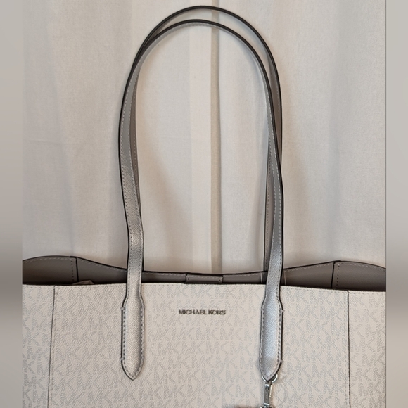 Michael Kors Vincent Large White And Metallic Silver Canvas Tote Coin Pouch NWT - Picture 5 of 9